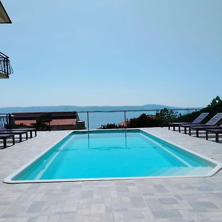 Island View 1 Apartment โนวีวีโนดอลสกี ภายนอก รูปภาพ