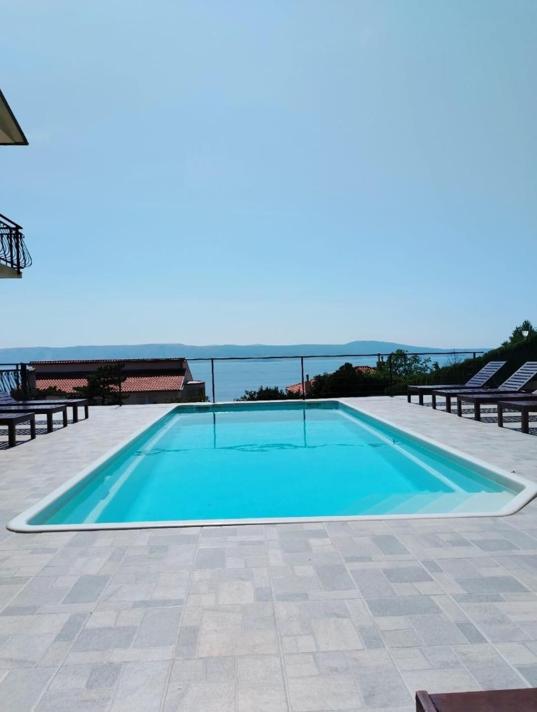 Island View 1 Apartment โนวีวีโนดอลสกี ภายนอก รูปภาพ
